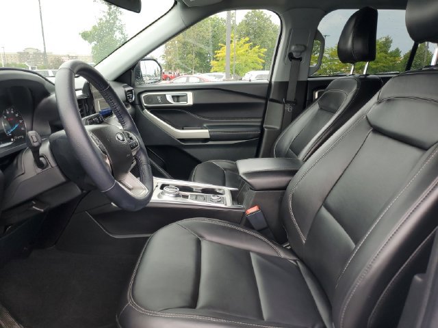 Certified 2023 Ford Explorer XLT w/ Equipment Group 202A AWD/4WD image 9