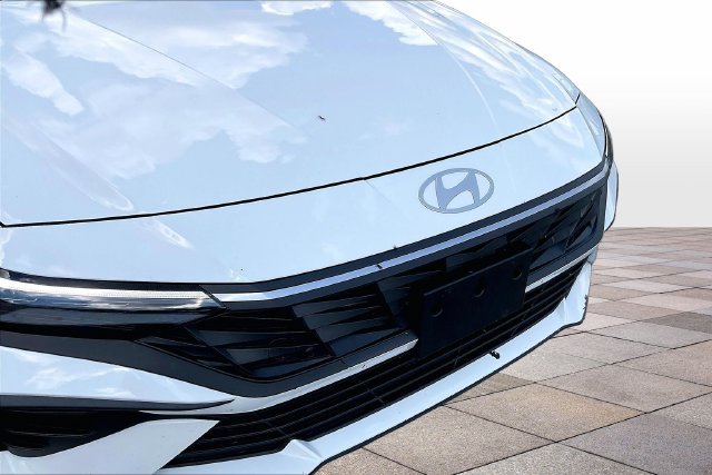 Used 2024 Hyundai Elantra SE FWD image 30