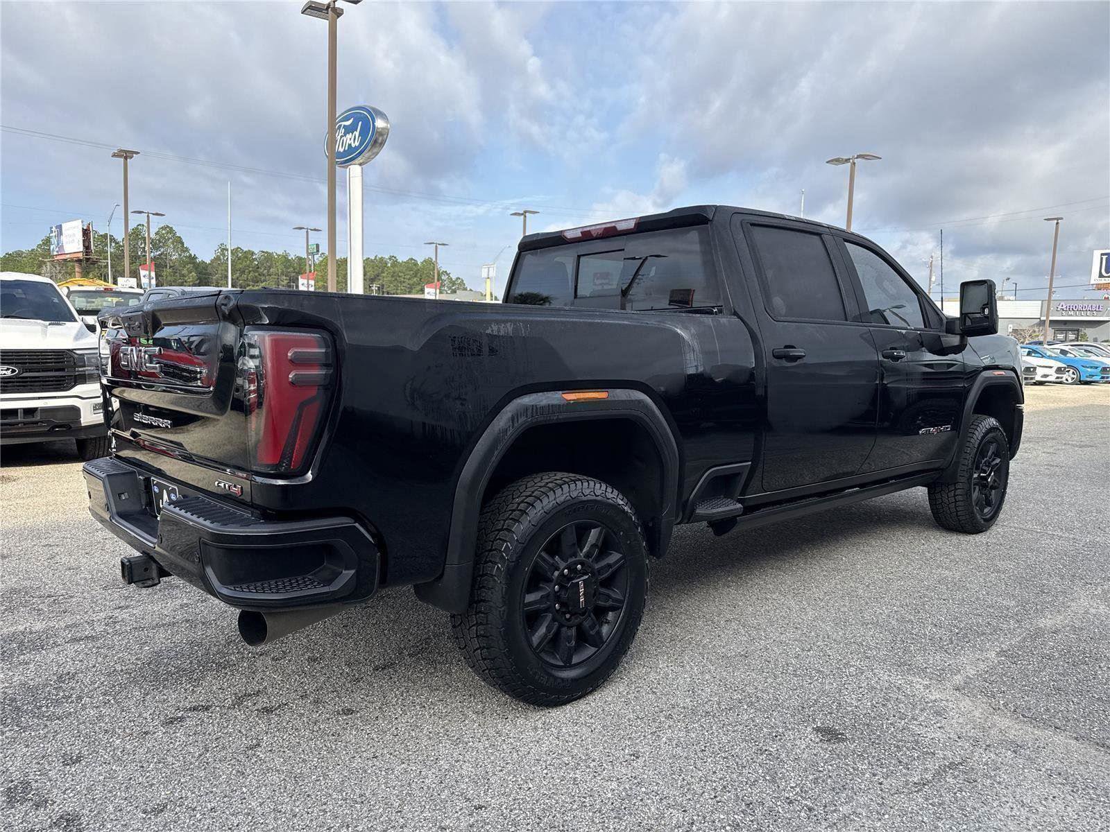 Used 2024 GMC Sierra 2500 AT4 w/ AT4 Premium Plus Package image 3