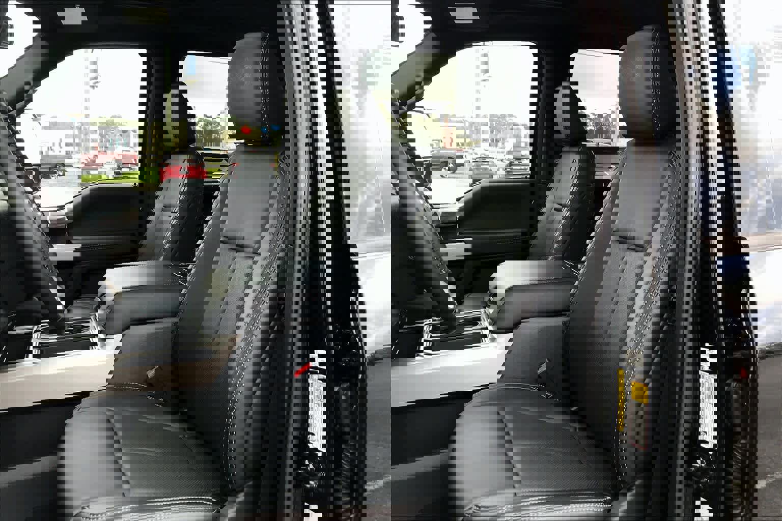 Certified 2022 Ford F350 Lariat w/ Black Appearance Package image 9