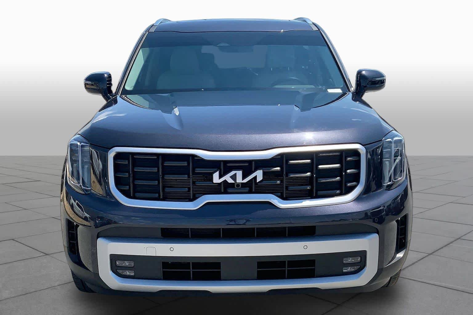 Used 2025 Kia Telluride SX w/ SX Captain's Chair Package FWD image 4