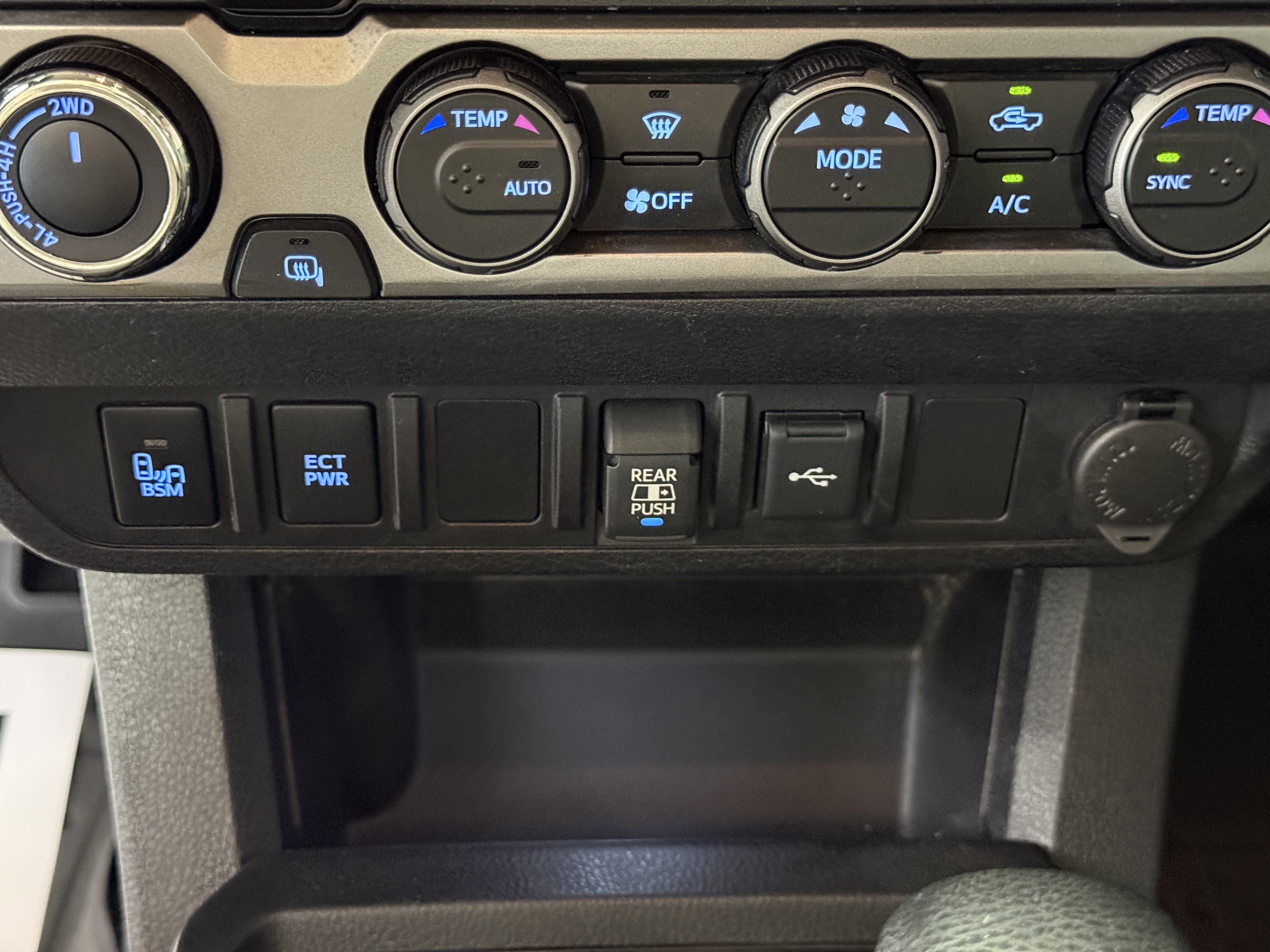 Used 2023 Toyota Tacoma SR5 w/ Technology Package AWD/4WD image 21