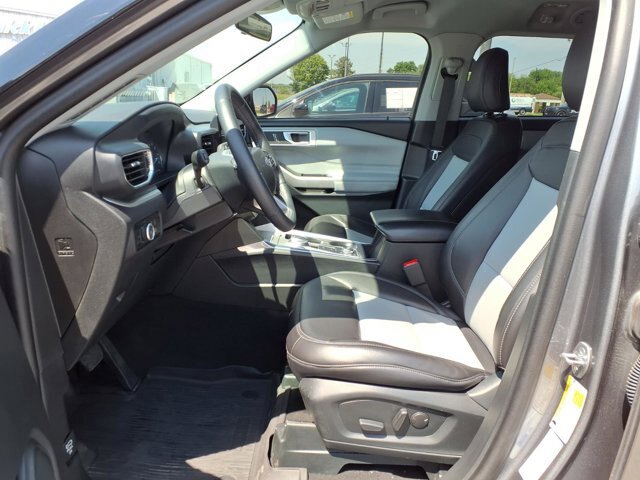Certified 2023 Ford Explorer XLT w/ Equipment Group 202A AWD/4WD image 18