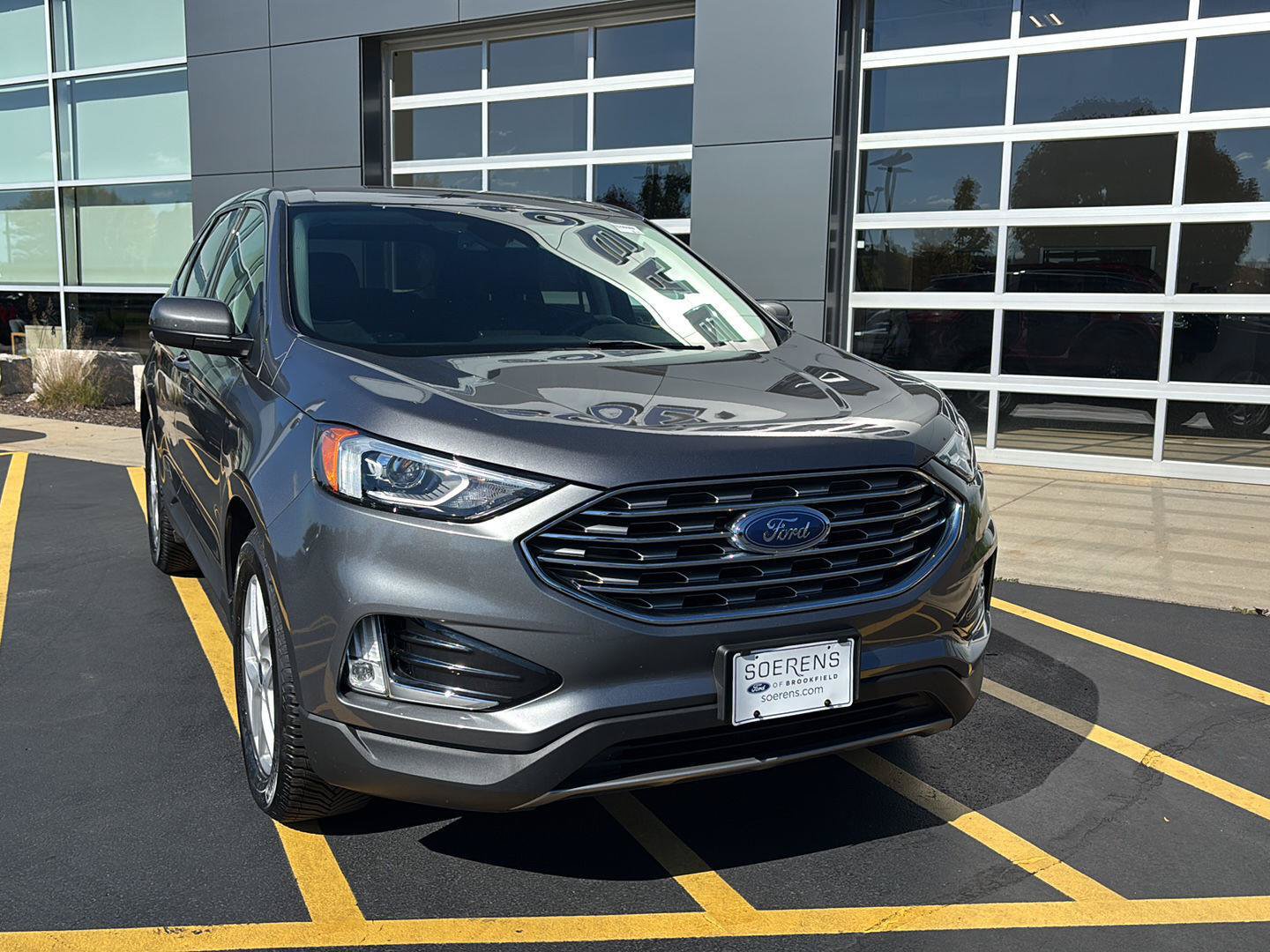 Certified 2021 Ford Edge SEL w/ Convenience Package AWD/4WD image 4