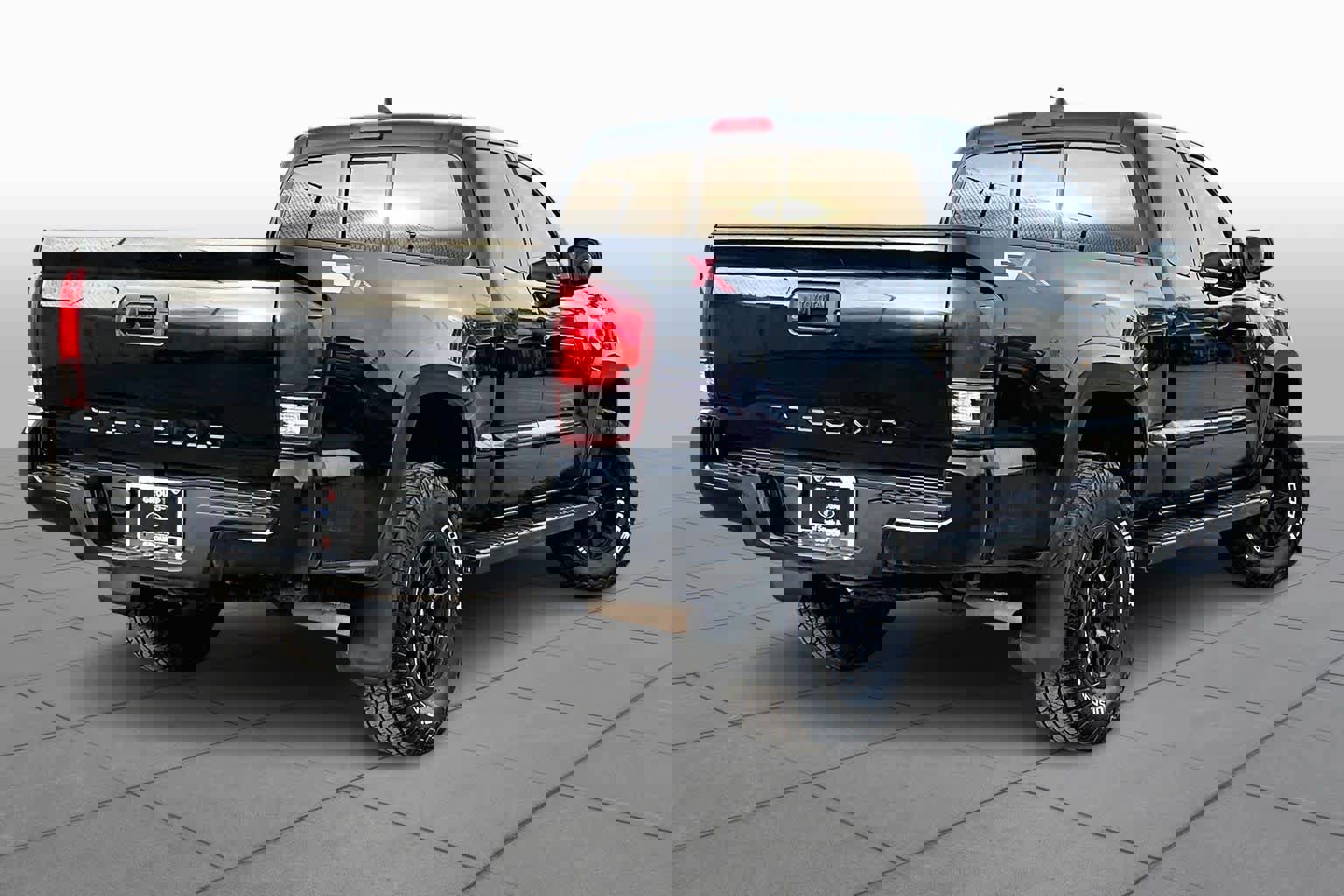 Used 2020 Toyota Tacoma SR w/ SX Package image 3