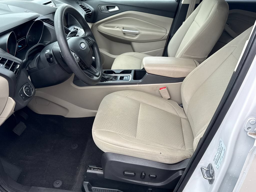 Certified 2017 Ford Escape SE w/ Equipment Group 201A FWD image 9