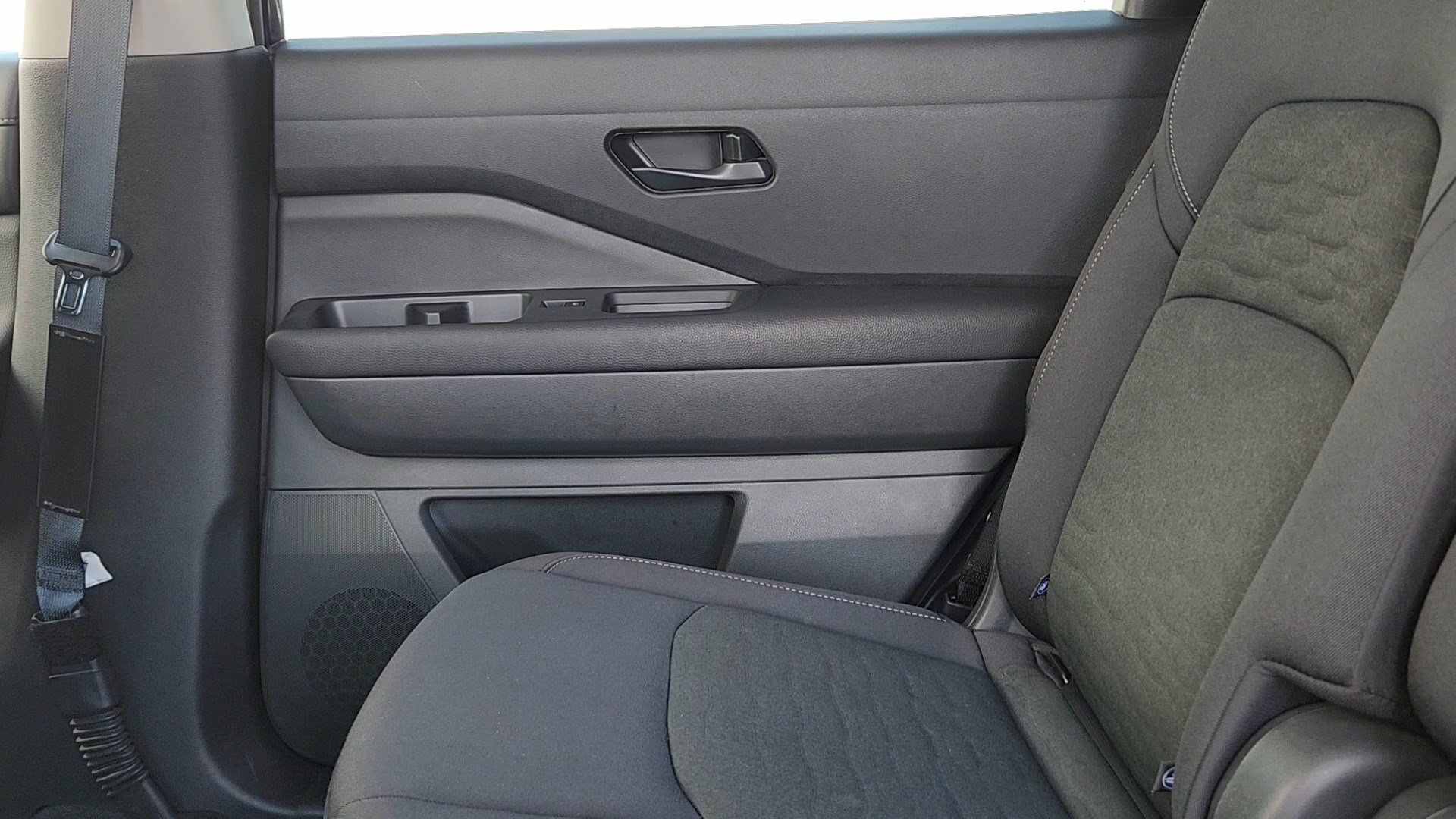 Used 2025 Nissan Pathfinder SV AWD/4WD image 16