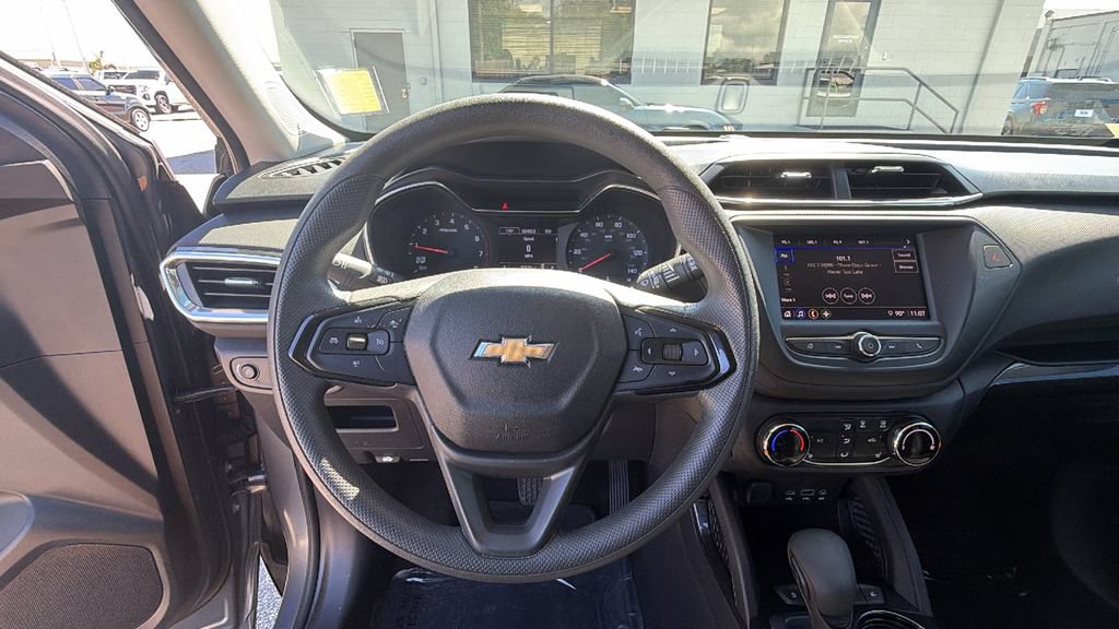Used 2022 Chevrolet TrailBlazer LT FWD image 16
