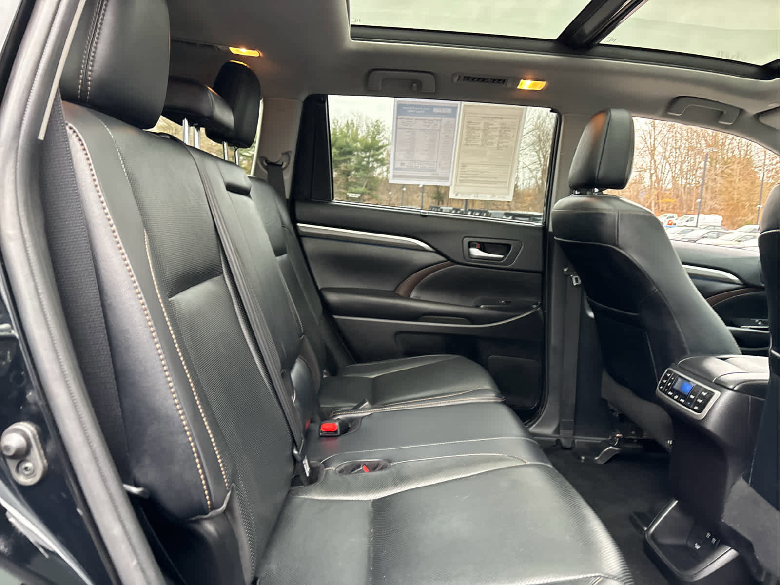 Used 2019 Toyota Highlander Limited Platinum image 29