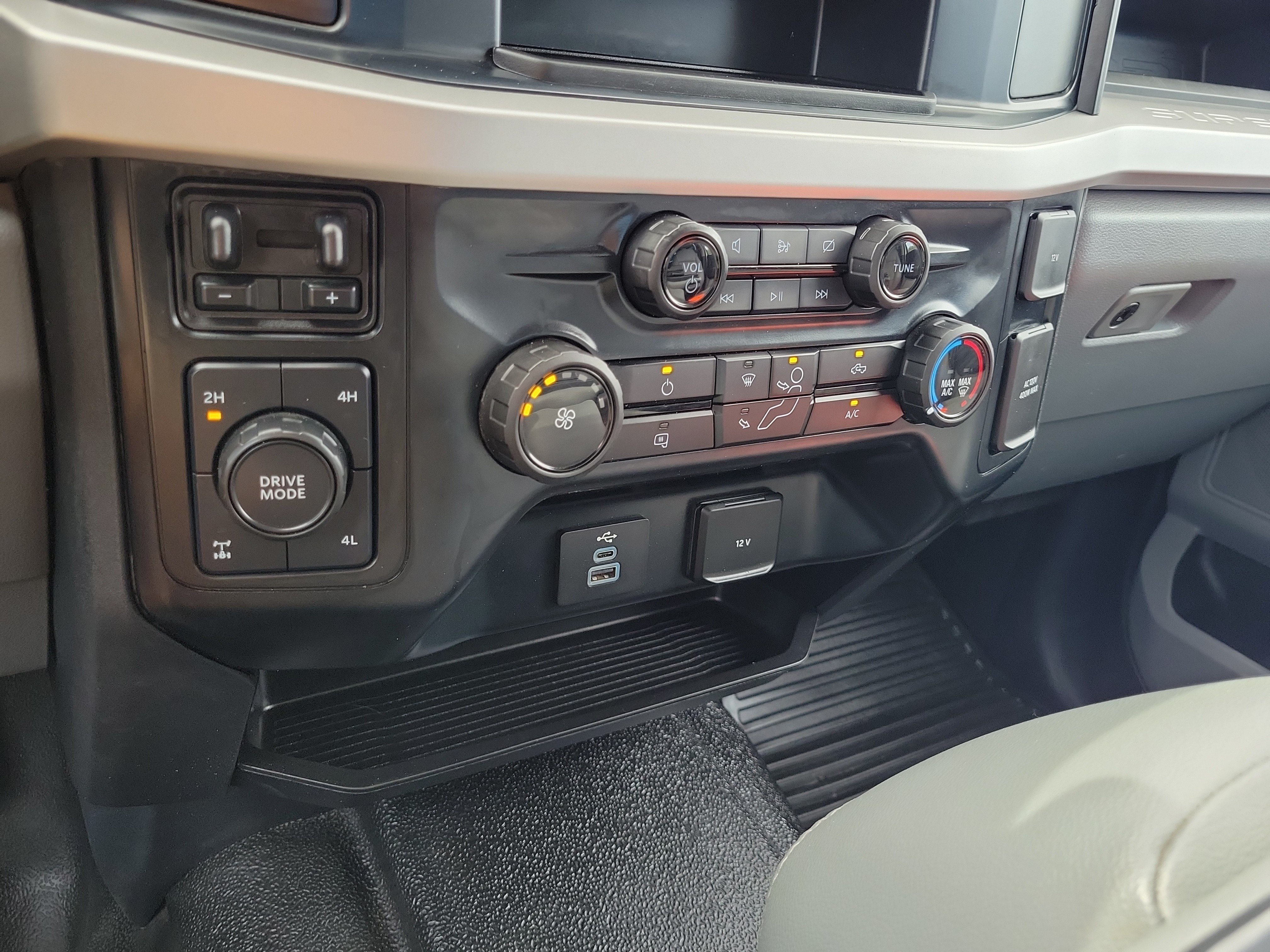 Certified 2024 Ford F350 XL w/ FX4 Off-Road Package AWD/4WD image 26