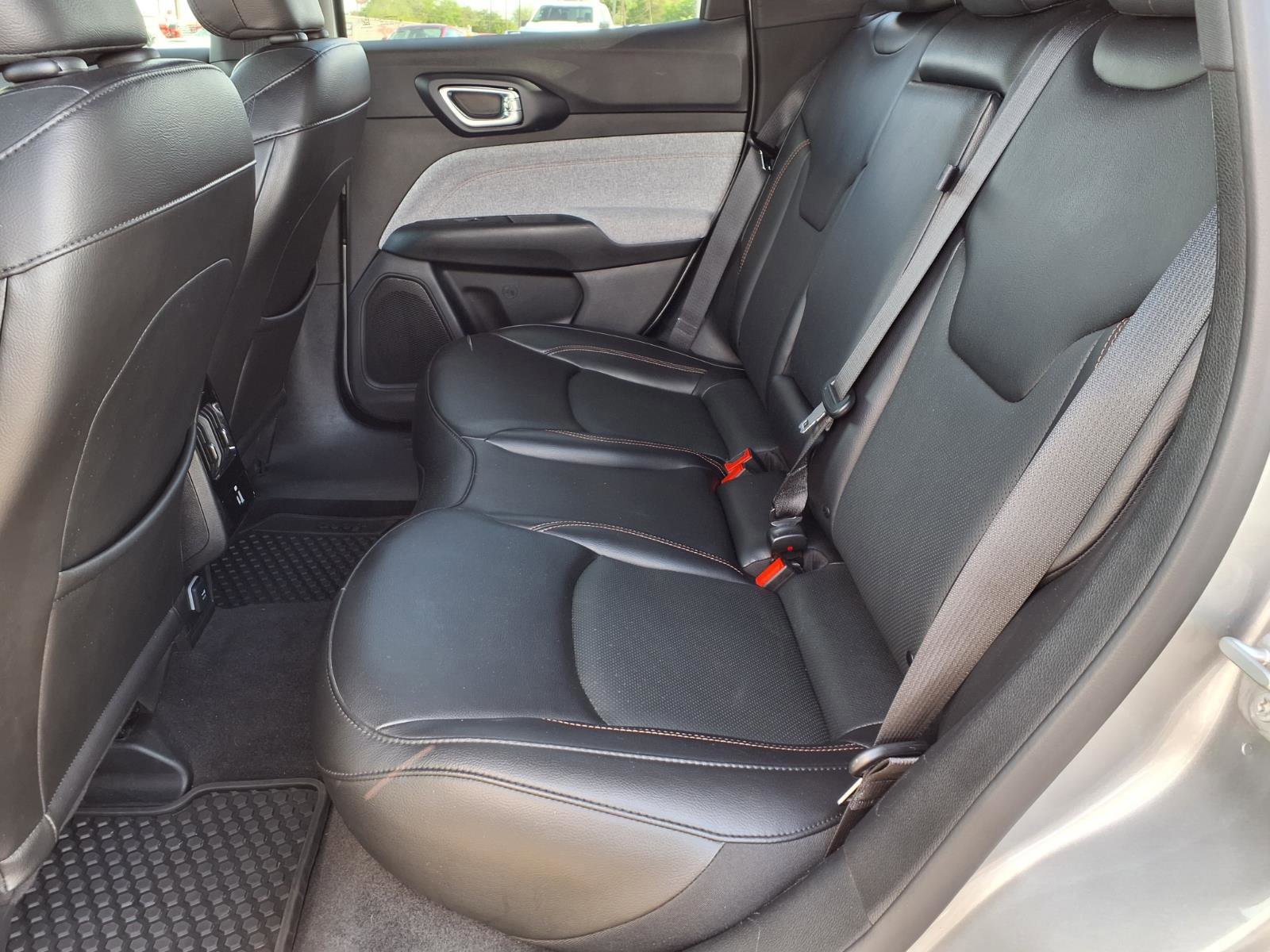 Used 2023 Jeep Compass Latitude image 10