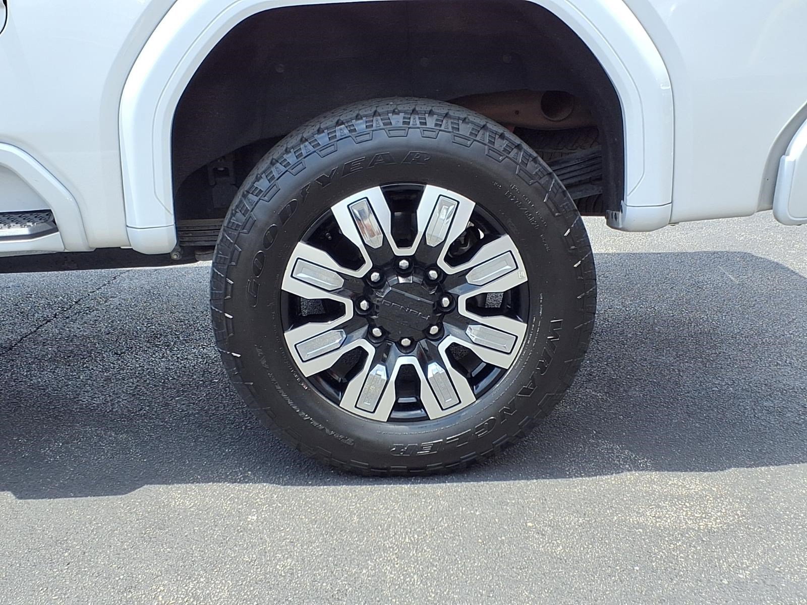 Used 2025 GMC Sierra 2500 Denali w/ Denali Reserve Package AWD/4WD image 10