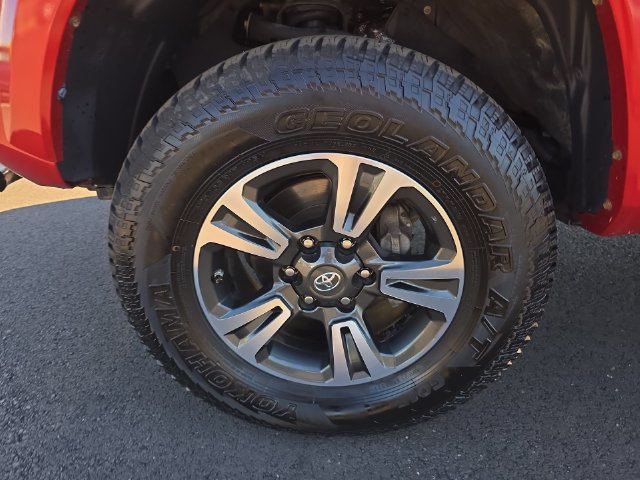 Used 2019 Toyota Tacoma TRD Sport w/ Technology Package AWD/4WD image 10