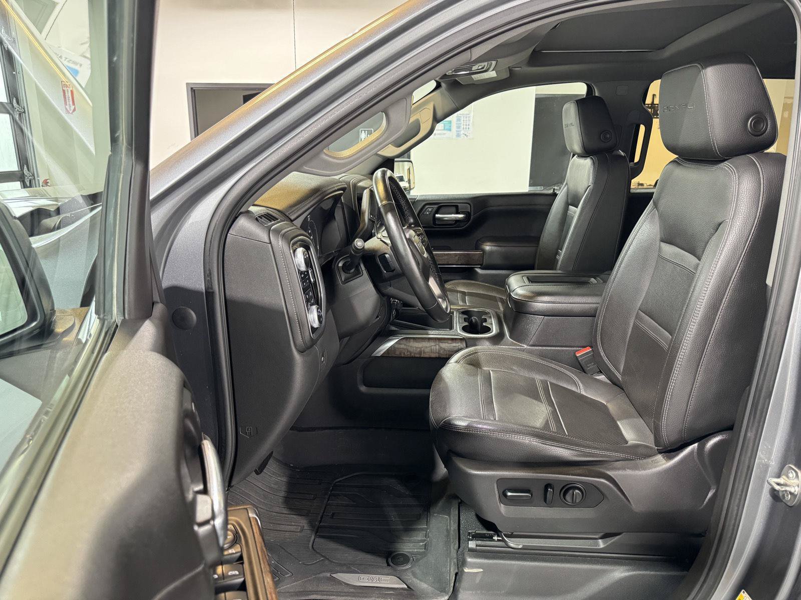 Used 2020 GMC Sierra 1500 Denali w/ Denali Ultimate Package AWD/4WD image 18
