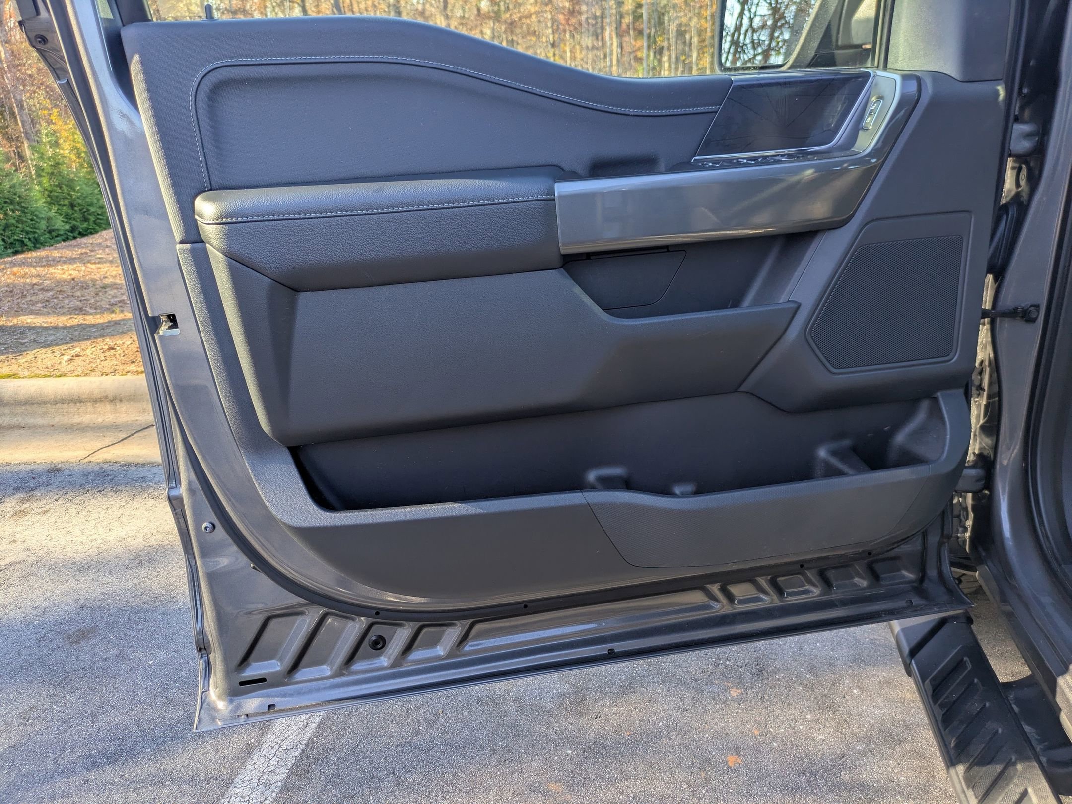 Certified 2022 Ford F150 XLT w/ Equipment Group 302A High image 10