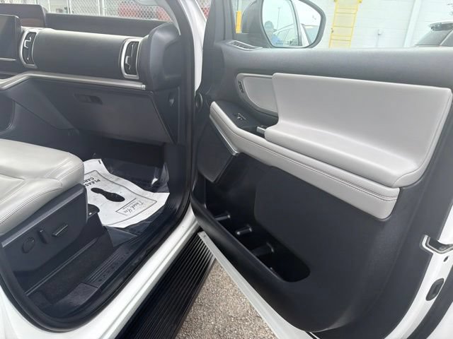 Certified 2025 Ford Expedition Active AWD/4WD image 31
