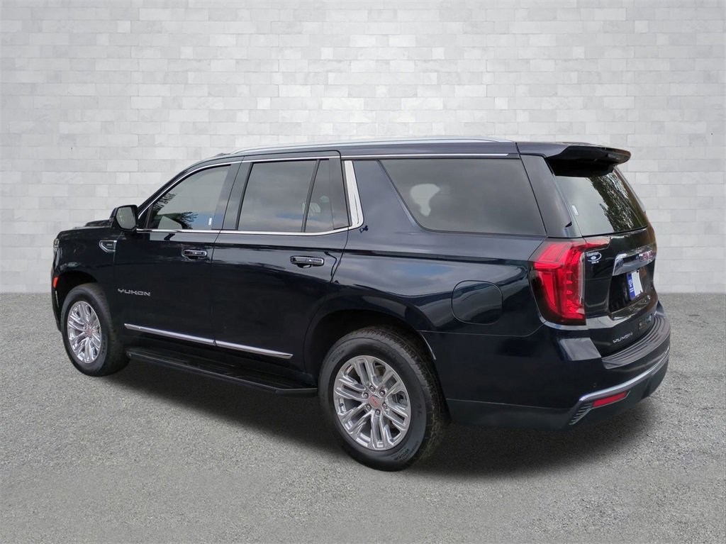 Used 2024 GMC Yukon SLT w/ SLT Luxury Package image 3