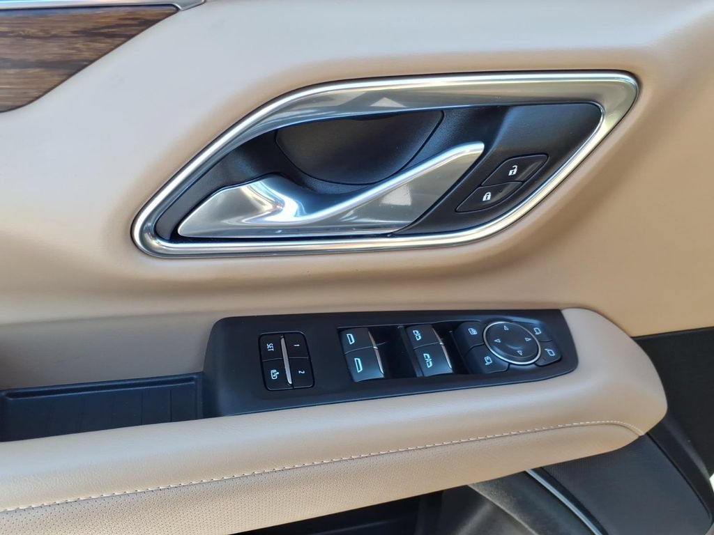 Used 2024 Chevrolet Suburban Premier AWD/4WD image 18