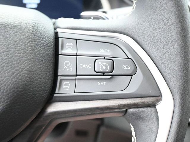Used 2025 Jeep Grand Cherokee L Limited AWD/4WD image 16
