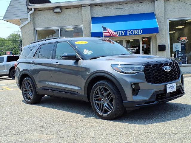 Certified 2025 Ford Explorer ST-Line w/ Premium Package AWD/4WD image 1