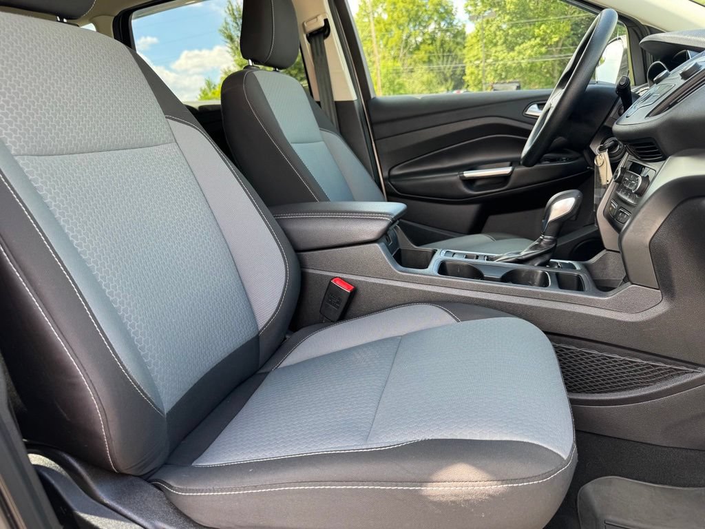 Certified 2018 Ford Escape SE FWD image 17