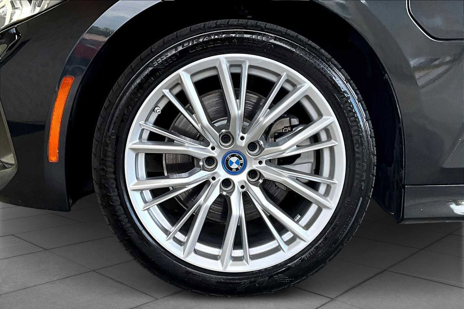 Used 2024 BMW 330e w/ Convenience Package image 12