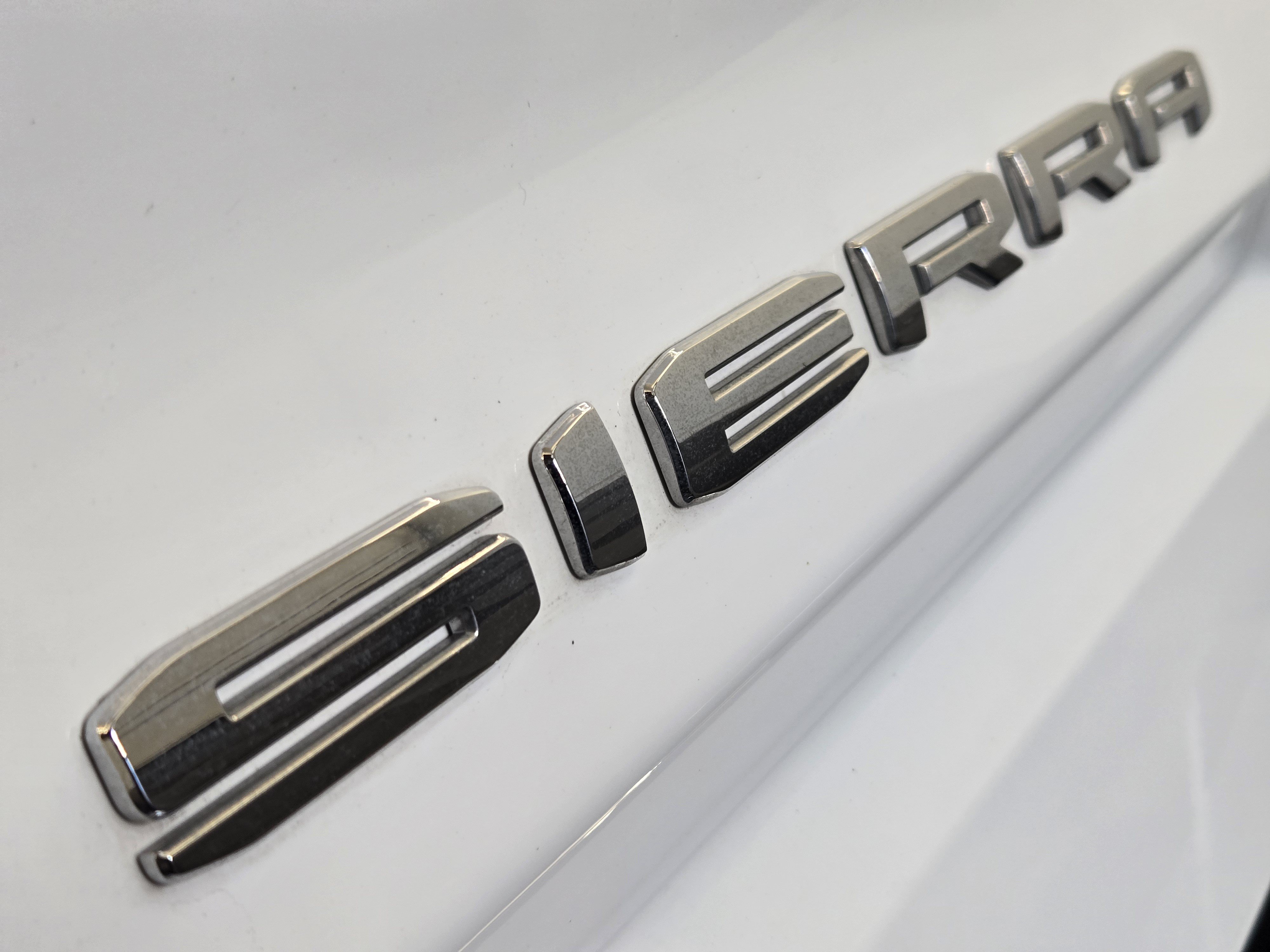 Used 2025 GMC Sierra 1500 SLT AWD/4WD image 13