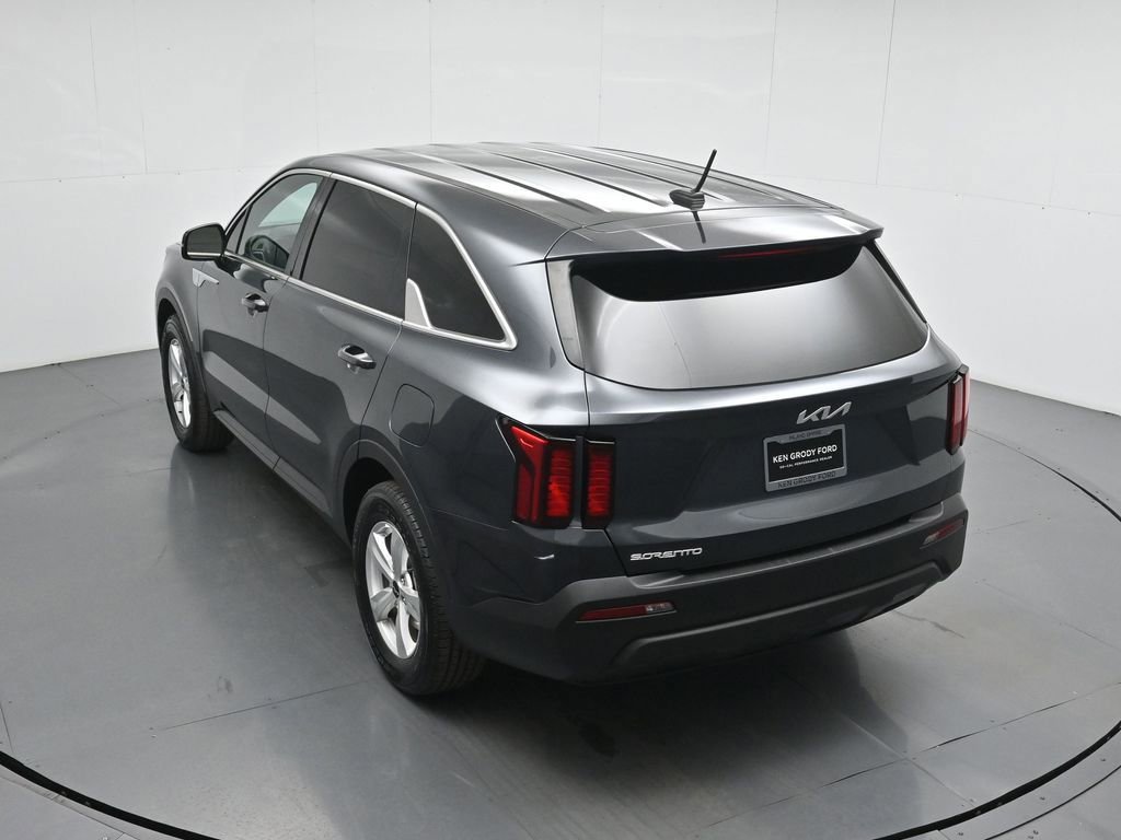 Used 2023 Kia Sorento LX image 22