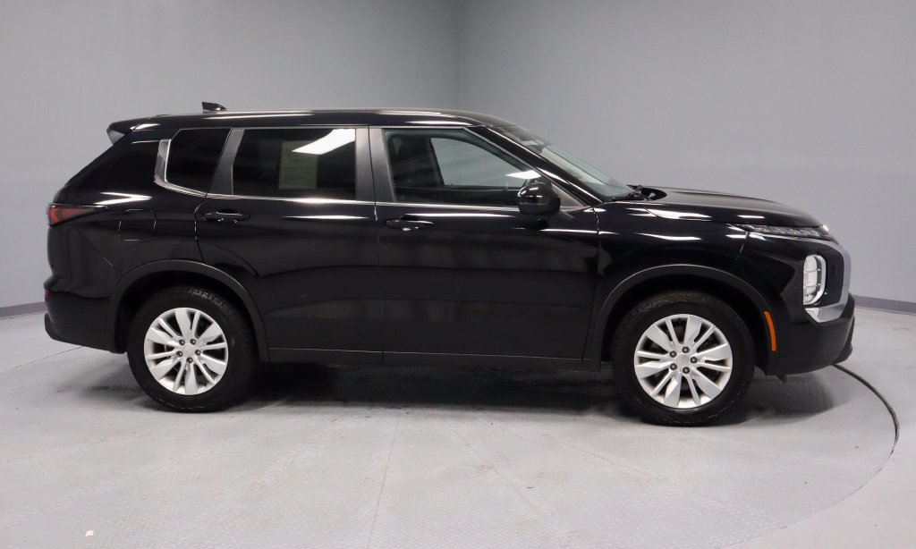 Used 2025 Mitsubishi Outlander ES AWD/4WD image 4