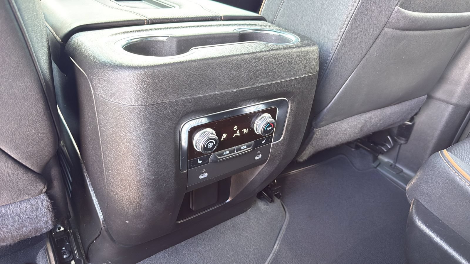Used 2024 GMC Yukon AT4 w/ AT4 Premium Plus Package AWD/4WD image 27
