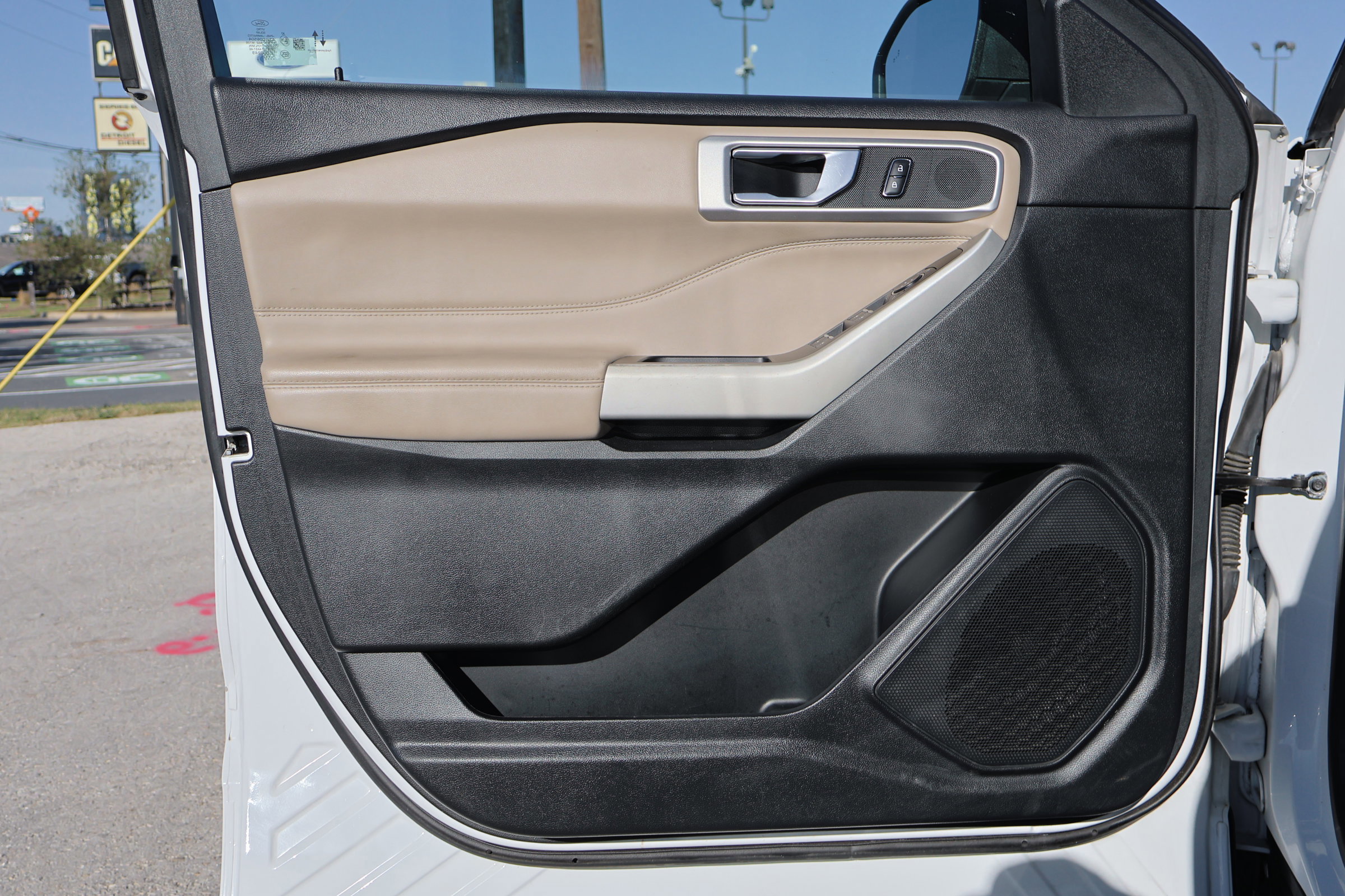 Certified 2022 Ford Explorer XLT w/ Equipment Group 202A image 12