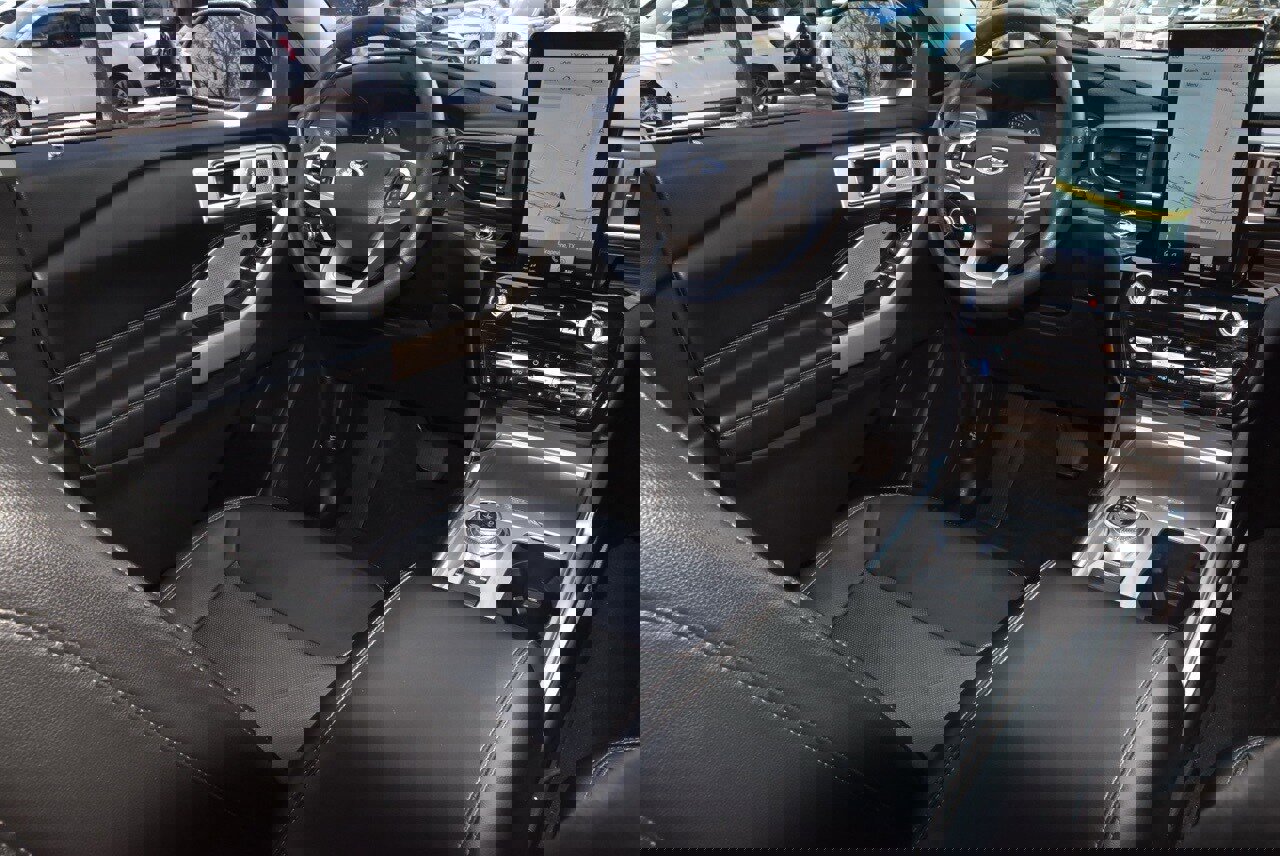 Certified 2022 Ford Explorer Limited w/ Limited Technology Package image 16