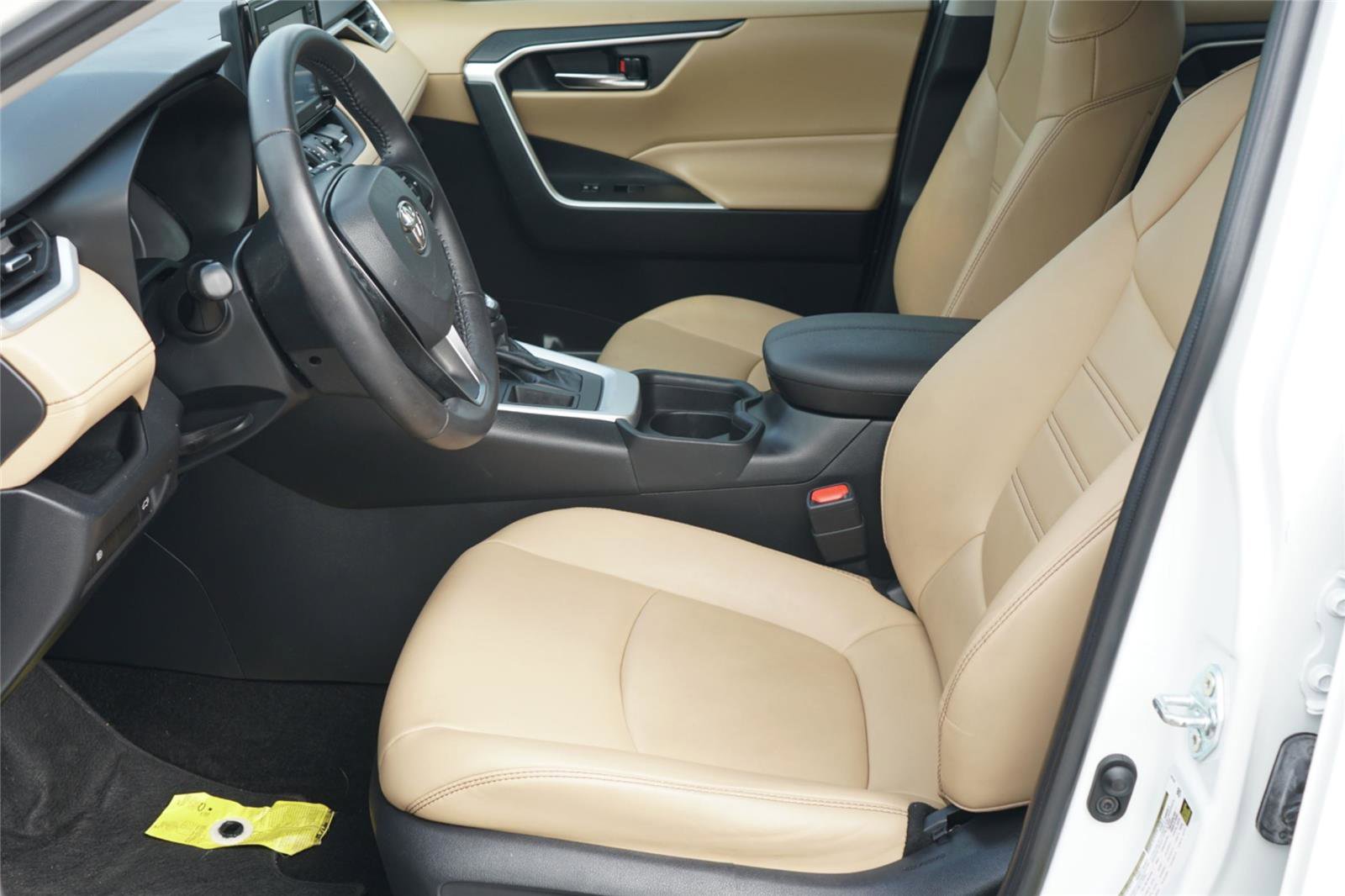 Used 2021 Toyota RAV4 XLE Premium FWD image 10