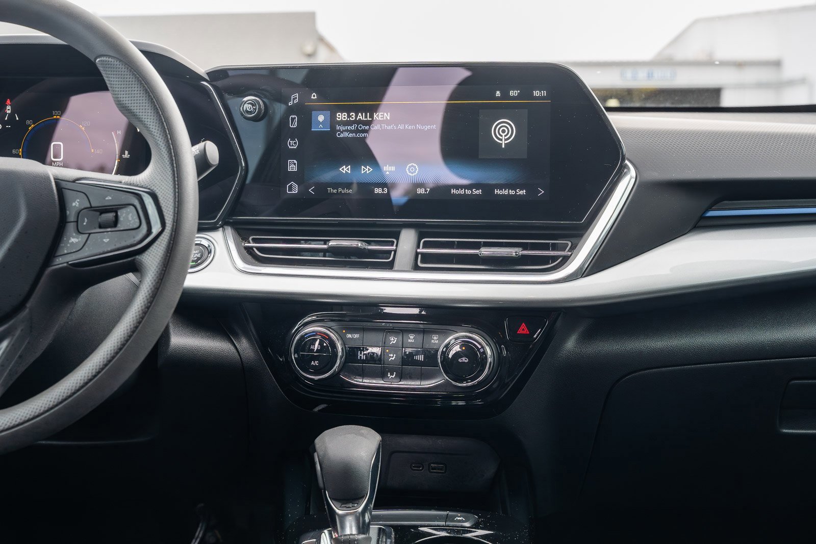 Used 2024 Chevrolet Trax LT image 29