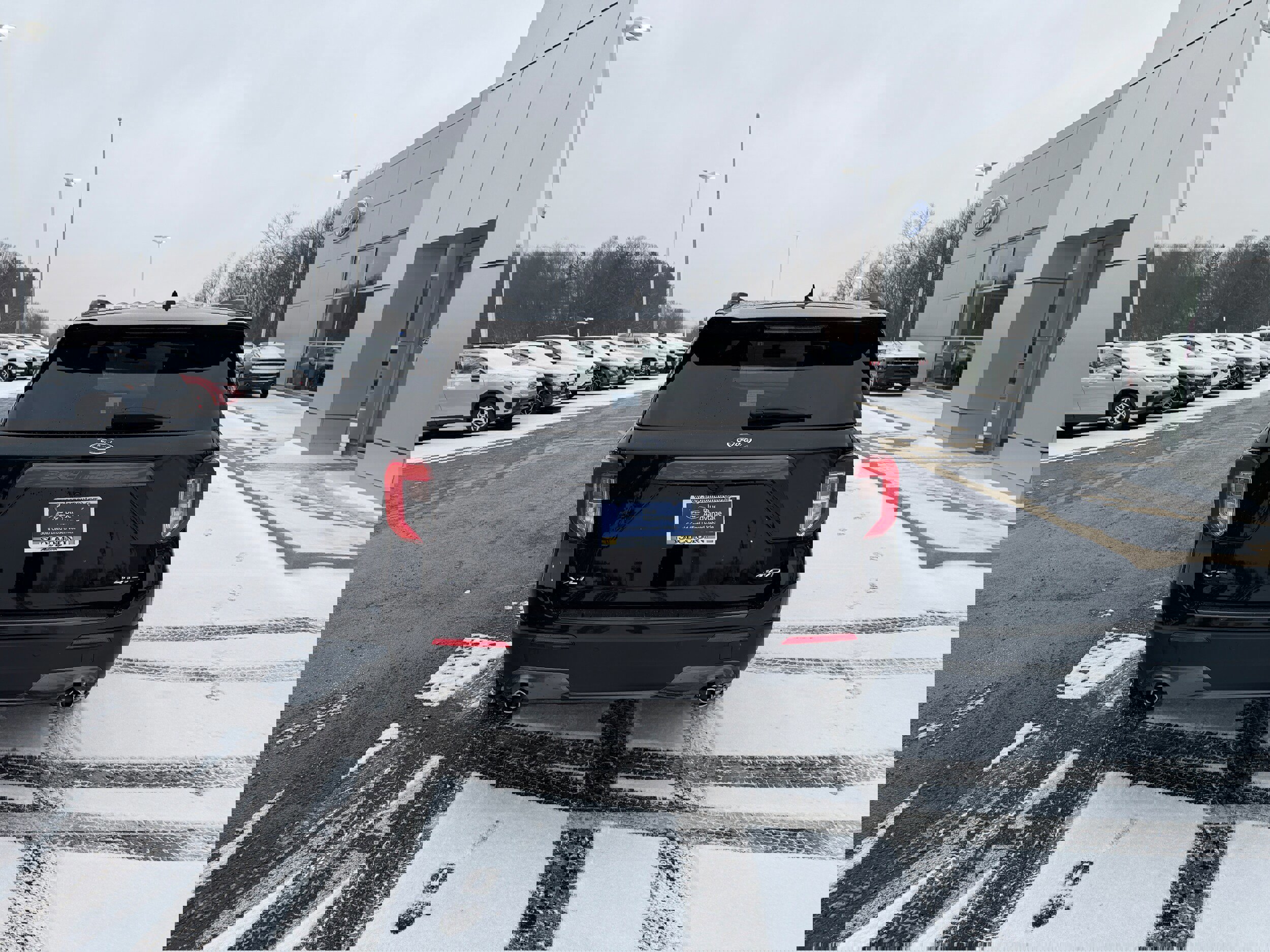 Certified 2022 Ford Explorer XLT w/ Equipment Group 202A image 4