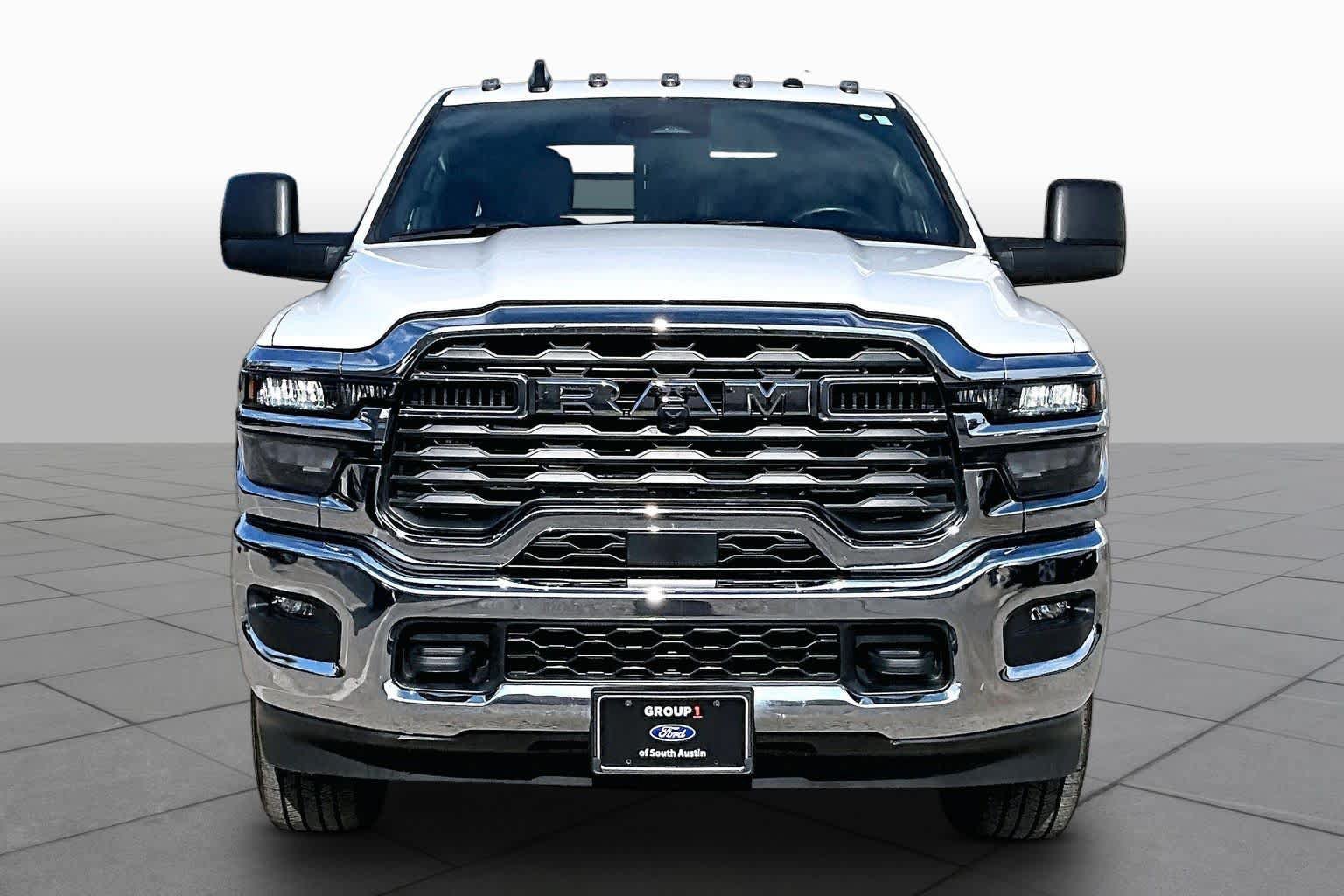 Used 2026 RAM 2500 Tradesman w/ Chrome Appearance Group AWD/4WD image 4