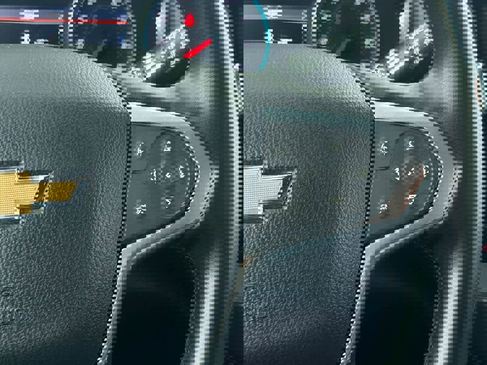 Used 2023 Chevrolet Traverse LT image 25