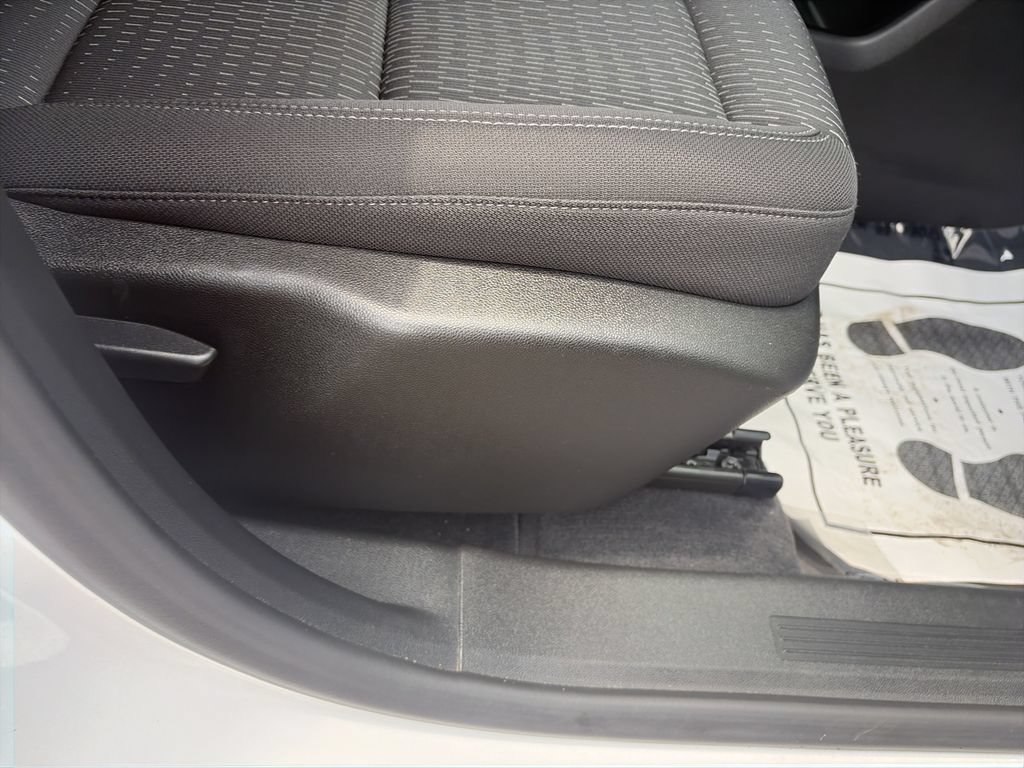 Used 2025 Chevrolet Equinox LT FWD image 32