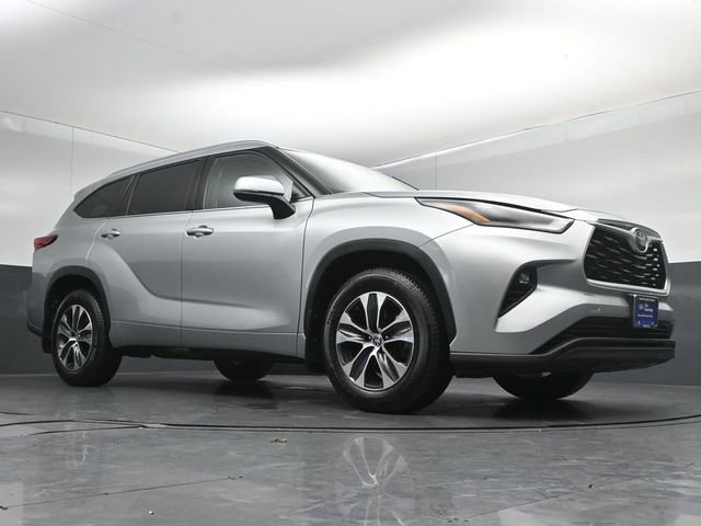 Used 2021 Toyota Highlander XLE AWD/4WD image 33