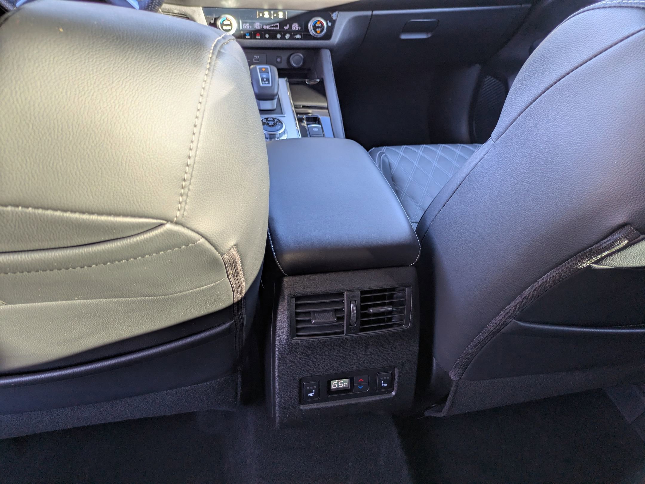 Used 2024 Mitsubishi Outlander SEL Black Edition image 32