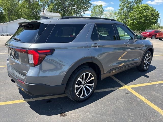 Certified 2025 Ford Explorer ST-Line AWD/4WD image 3