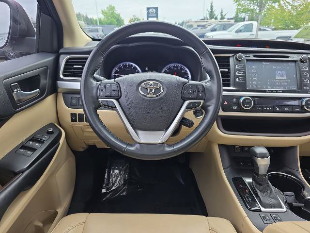 Used 2018 Toyota Highlander XLE w/ Carpet Mat Package (TMS) FWD image 9