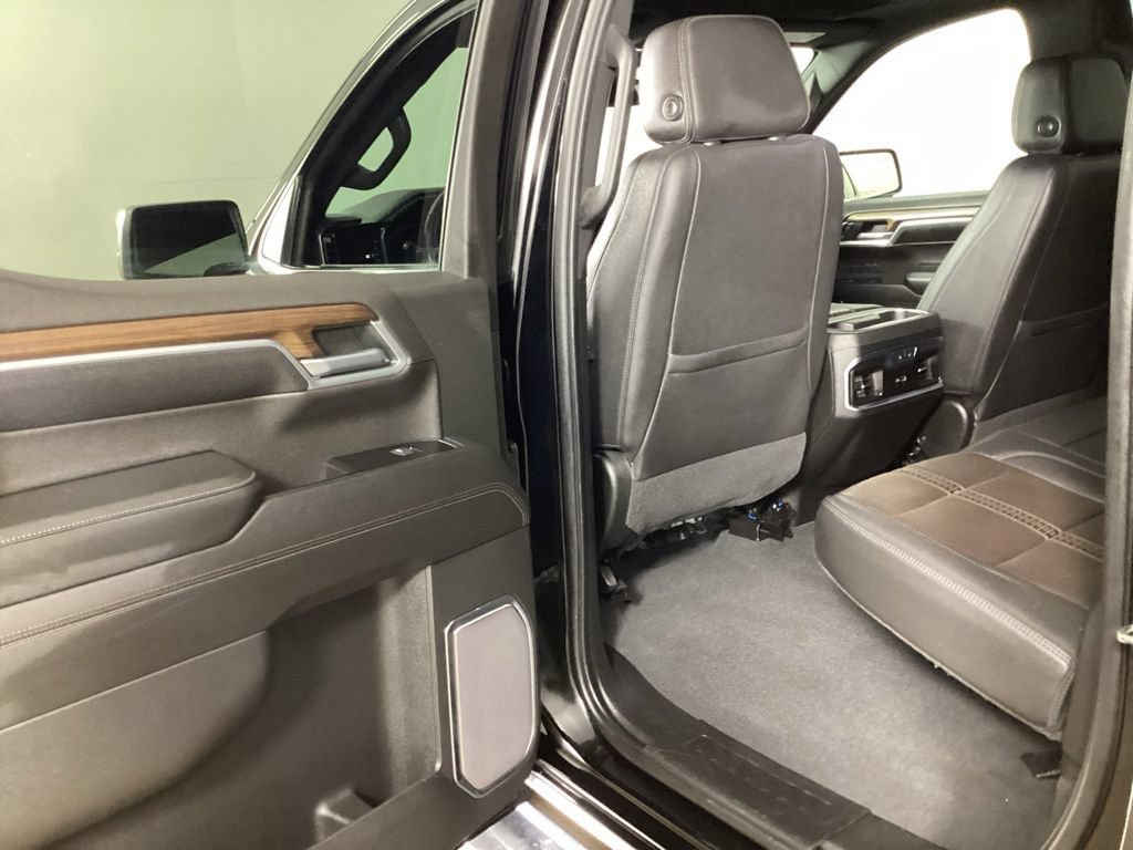 Used 2022 Chevrolet Silverado 1500 High Country w/ High Country Premium Package AWD/4WD image 29