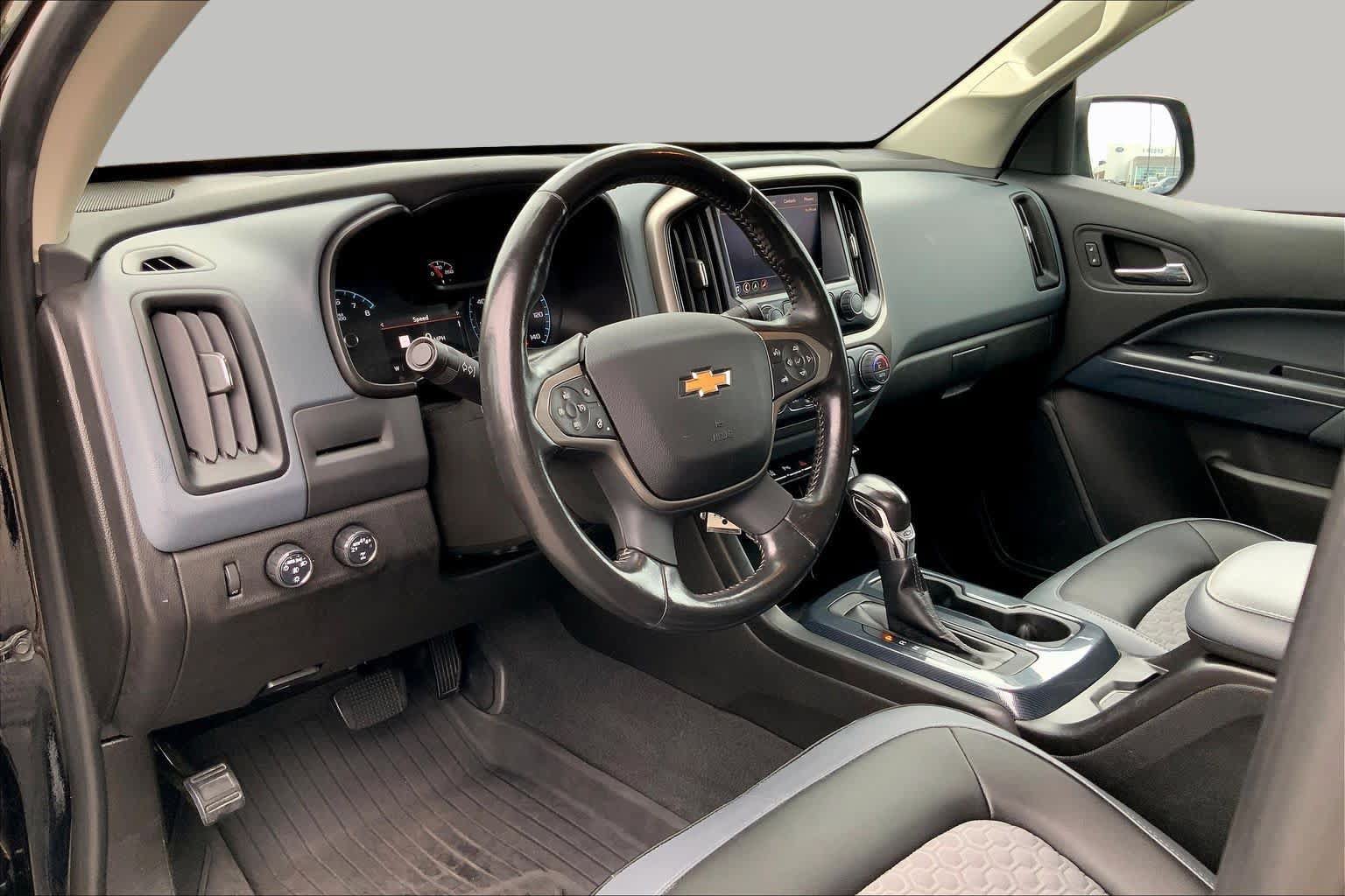 Used 2022 Chevrolet Colorado Z71 w/ Z71 Midnight Edition AWD/4WD image 16
