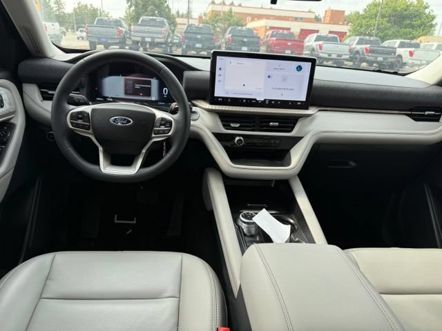 Certified 2025 Ford Explorer Active w/ Active Comfort Package AWD/4WD image 16