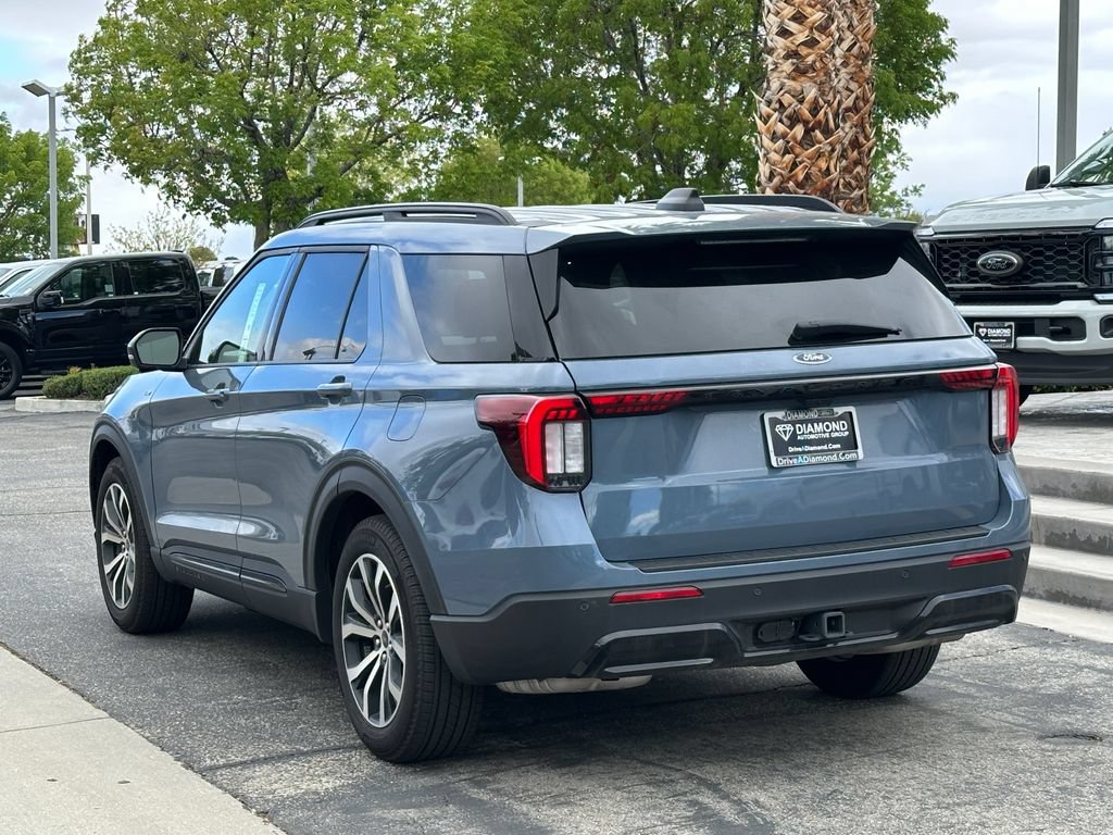 Certified 2025 Ford Explorer ST-Line w/ Premium Package RWD image 4