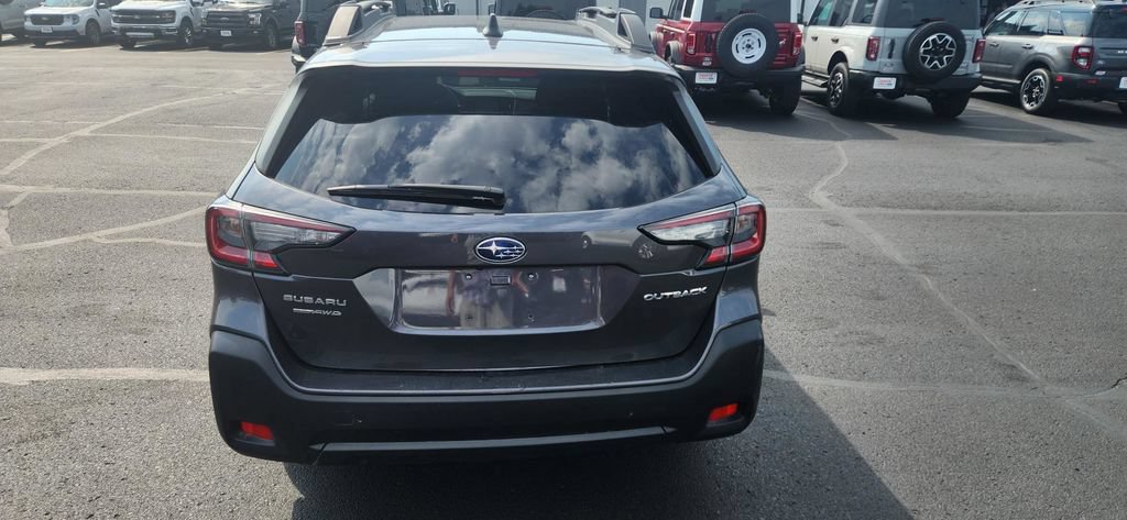 Used 2025 Subaru Outback Premium AWD/4WD image 5