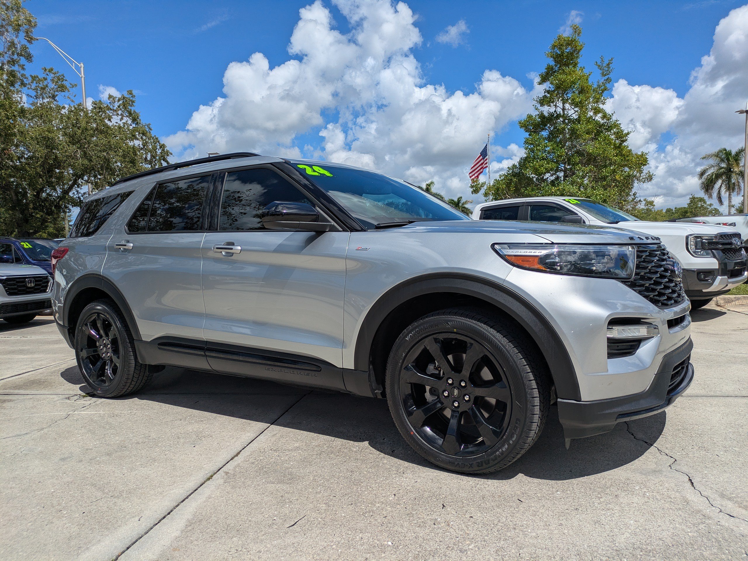 Certified 2024 Ford Explorer ST-Line w/ Class IV Trailer Tow Package RWD image 2