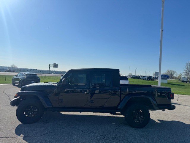Used 2022 Jeep Gladiator Sport AWD/4WD image 2