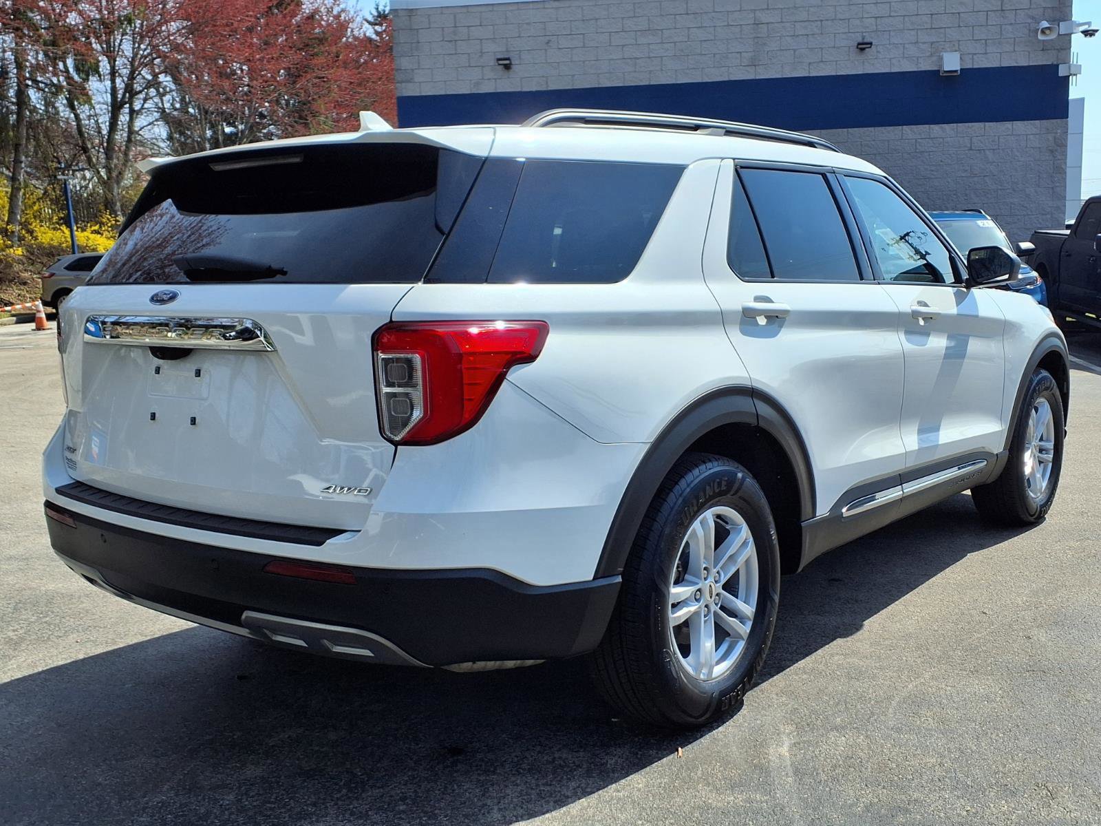 Certified 2022 Ford Explorer XLT w/ Equipment Group 202A image 5